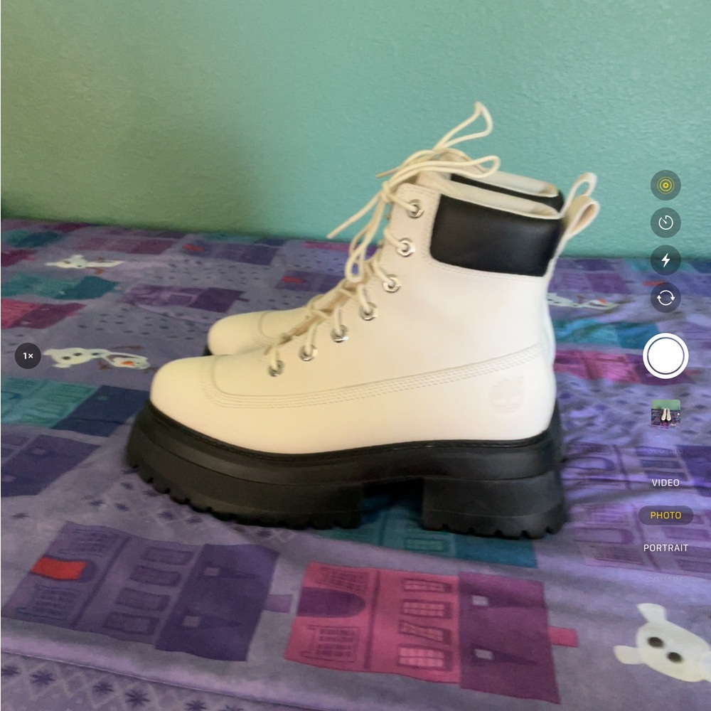 Timberland women’s boots size 8 excellent condition gently used